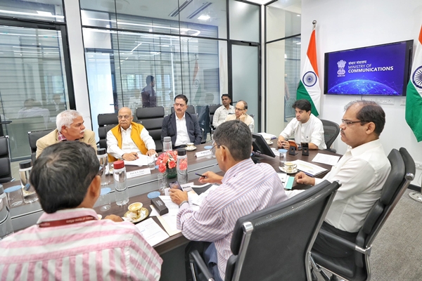 Union Minister Jyotiraditya Scindia Highlights Role of Captive Networks in Boosting Digital Infrastructure
