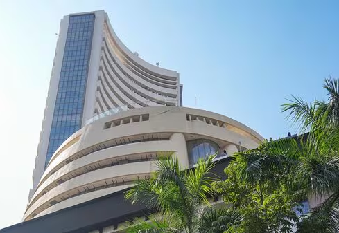 Sensex and Nifty tumbled in early trade