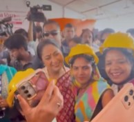 दिल्ली में श्रमिक सम्मान समारोह, सीएम रेखा गुप्ता ने की नई योजनाओं की घोषणा