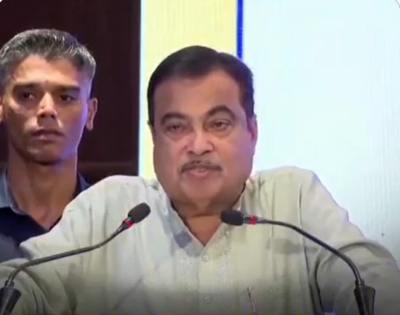 सड़क परिवहन मंत्री नितिन गडकरी ने राजमार्ग रखरखाव पर उच्च स्तरीय बैठक की अध्यक्षता की