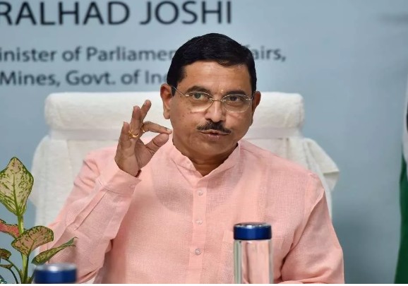 भारत में नवीकरणीय ऊर्जा क्षमता में विश्व की सबसे तेज वृद्धि दर्ज: केन्‍द्रीय मंत्री प्रह्लाद जोशी