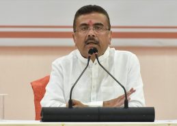 রাজ্য সরকার দীর্ঘ জটিলতা শেষে, ভারত-বাংলাদেশ সীমান্তে কাঁটাতারের বেড়া নির্মাণে BSF-এর  হাতে বকেয়া জমি হস্তান্তর শুরু করেছে।