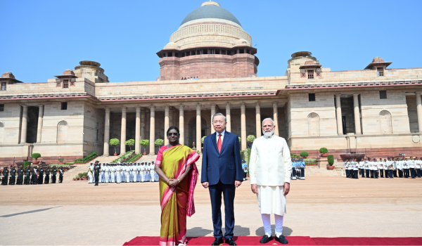 राष्ट्रपति द्रौपदी मुर्मु और प्रधानमंत्री मोदी ने वियतनाम के राष्ट्रपति तो लाम का औपचारिक स्वागत किया