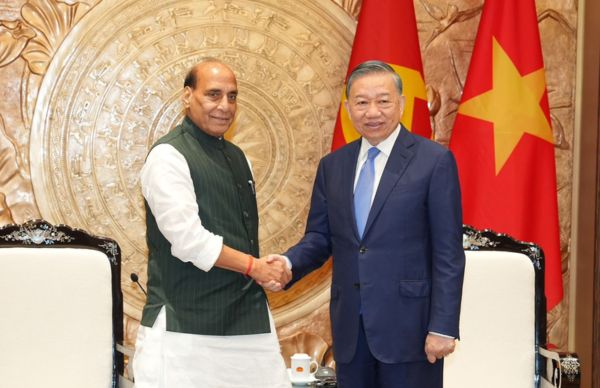 Defence Minister Rajnath Singh calls on Vietnam’s President To Lam