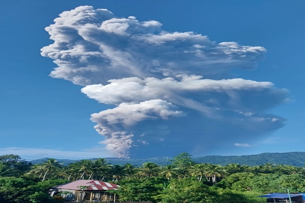 Dukono Volcano Erupts in Indonesia, Sends Ash 5,000 m into Sky
