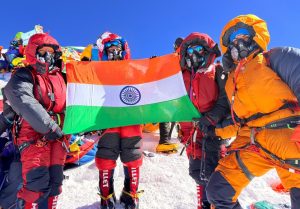 केंद्रीय गृह मंत्री अमित शाह ने एवरेस्ट पर तिरंगा फहराने के लिए पहली महिला पर्वतारोहण टीम को बधाई दी