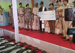 Jharkhand: 27 Maoists surrendered before police in Ranchi