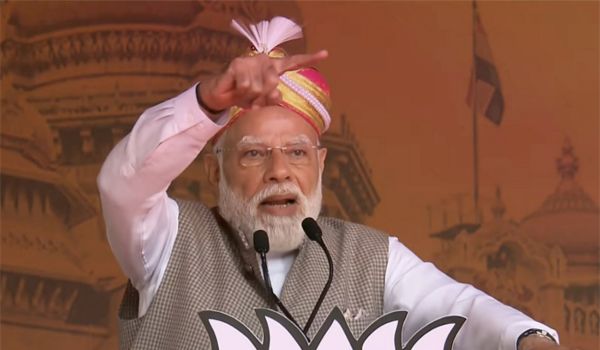 प्रधानमंत्री मोदी ने पर्यावरण के प्रति उत्तरदायित्व, युवा सशक्तिकरण और आत्म-सम्मोहन के माध्यम से विकसित भारत के निर्माण के लिए सामूहिक प्रयासों का आह्वान किया