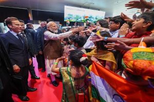 প্রধানমন্ত্রী নরেন্দ্র মোদী পাঁচ দেশীয় সফরের তৃতীয় পর্যায়ে আজ সন্ধ্যায় নেদারল্যান্ডস থেকে সুইডেনের গোথেনবার্গে গিয়ে পৌঁছেছেন।